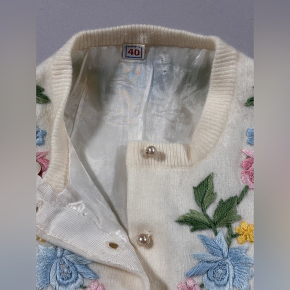 Cream Wool Embroidered 50’s style Cardigan New Oldstock Satin Lining Small? - Picture 3 of 12